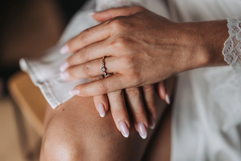 Anillos de boda, novia por Raquel Villalba