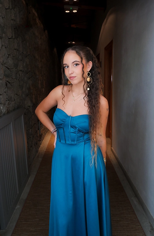 Raquel Villalba maquillando a las invitadas de una boda